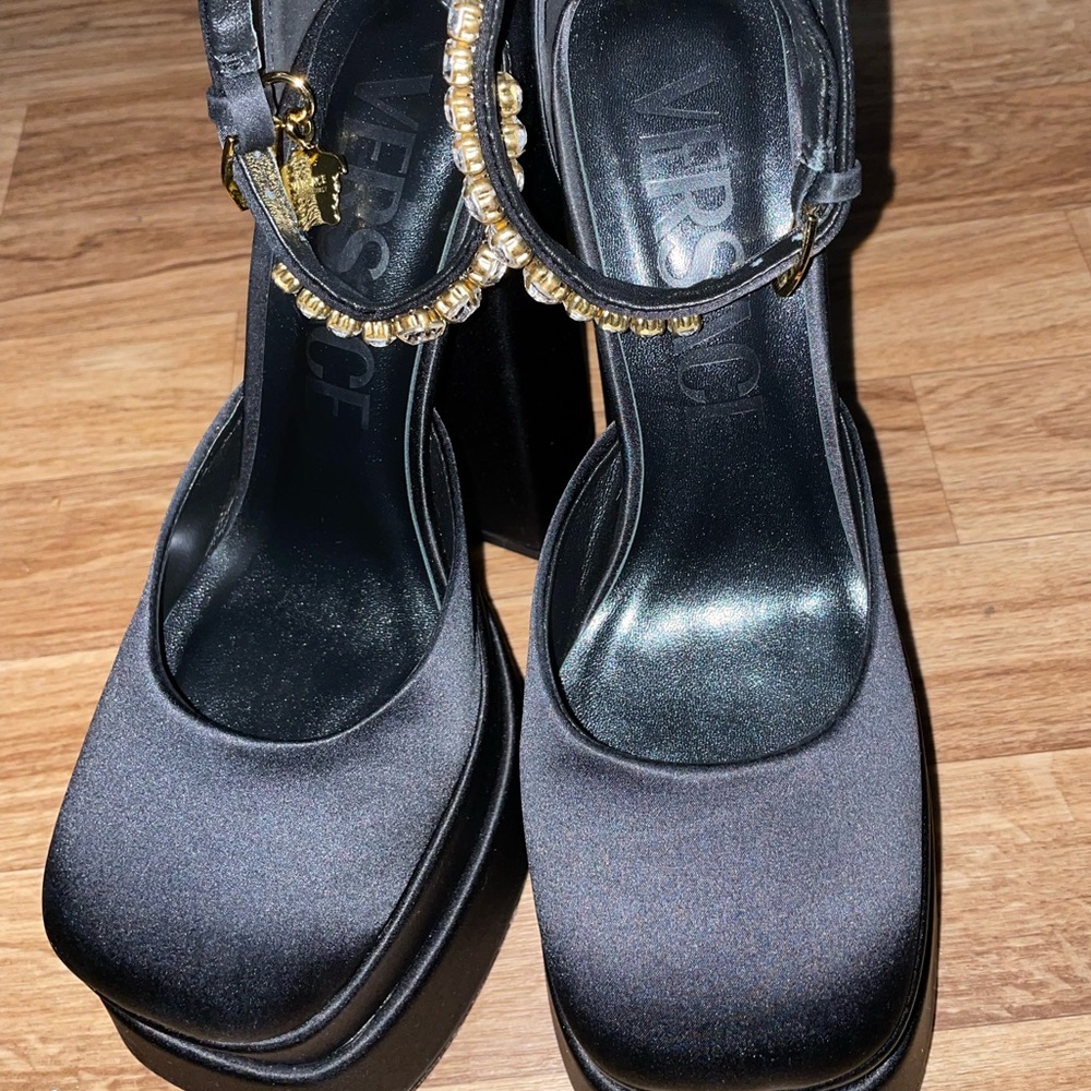 Versace Medusa Aevitas Block Heel Platform Pump